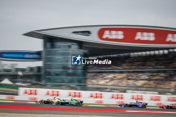 2024-05-25 - 25 VERGNE Jean-Eric (fra), DS Penske, DS E-Tense FE23, action, 04 FRIJNS Robin (nld), Envision Racing, Jaguar I-Type 6, action, during the 2024 Shanghai ePrix, 8th meeting of the 2023-24 ABB FIA Formula E World Championship, on the Shanghai International Circuit from May 24 to 26, 2024 in Shanghai, China - 2024 FORMULA E SHANGHAI EPRIX - FORMULA E - MOTORS