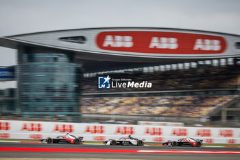 2024-05-25 - 94 WEHRLEIN Pascal (ger), TAG HEUER Porsche Formula E Team, Porsche 99X Electric, action, 09 EVANS Mitch (nzl), Jaguar TCS Racing, Jaguar I-Type 6, action during the 2024 Shanghai ePrix, 8th meeting of the 2023-24 ABB FIA Formula E World Championship, on the Shanghai International Circuit from May 24 to 26, 2024 in Shanghai, China - 2024 FORMULA E SHANGHAI EPRIX - FORMULA E - MOTORS