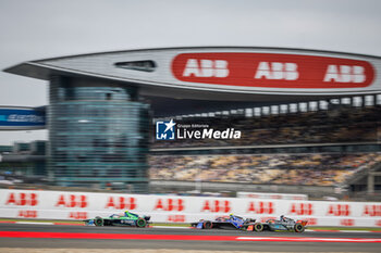 2024-05-25 - 04 FRIJNS Robin (nld), Envision Racing, Jaguar I-Type 6, action, 18 DARUVALA Jehan (ind), Maserati MSG Racing, Maserati Tipo Folgore, action, during the 2024 Shanghai ePrix, 8th meeting of the 2023-24 ABB FIA Formula E World Championship, on the Shanghai International Circuit from May 24 to 26, 2024 in Shanghai, China - 2024 FORMULA E SHANGHAI EPRIX - FORMULA E - MOTORS