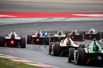 2024-05-25 - 25 VERGNE Jean-Eric (fra), DS Penske, DS E-Tense FE23, action, 22 ROWLAND Oliver (gbr), Nissan Formula E Team, Nissan e-4ORCE 04, action during the 2024 Shanghai ePrix, 8th meeting of the 2023-24 ABB FIA Formula E World Championship, on the Shanghai International Circuit from May 24 to 26, 2024 in Shanghai, China - 2024 FORMULA E SHANGHAI EPRIX - FORMULA E - MOTORS