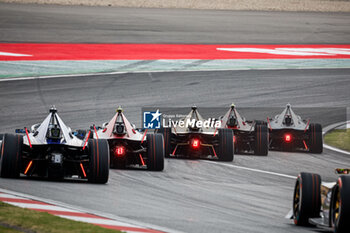 2024-05-25 - 25 VERGNE Jean-Eric (fra), DS Penske, DS E-Tense FE23, action, 22 ROWLAND Oliver (gbr), Nissan Formula E Team, Nissan e-4ORCE 04, action during the 2024 Shanghai ePrix, 8th meeting of the 2023-24 ABB FIA Formula E World Championship, on the Shanghai International Circuit from May 24 to 26, 2024 in Shanghai, China - 2024 FORMULA E SHANGHAI EPRIX - FORMULA E - MOTORS