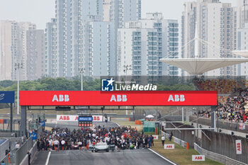 2024-05-25 - grille de depart, starting grid, during the 2024 Shanghai ePrix, 8th meeting of the 2023-24 ABB FIA Formula E World Championship, on the Shanghai International Circuit from May 24 to 26, 2024 in Shanghai, China - 2024 FORMULA E SHANGHAI EPRIX - FORMULA E - MOTORS