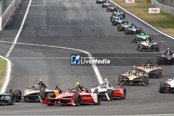 2024-05-25 - 22 ROWLAND Oliver (gbr), Nissan Formula E Team, Nissan e-4ORCE 04, action during the 2024 Shanghai ePrix, 8th meeting of the 2023-24 ABB FIA Formula E World Championship, on the Shanghai International Circuit from May 24 to 26, 2024 in Shanghai, China - 2024 FORMULA E SHANGHAI EPRIX - FORMULA E - MOTORS