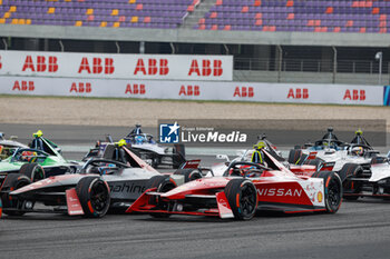 2024-05-25 - 22 ROWLAND Oliver (gbr), Nissan Formula E Team, Nissan e-4ORCE 04, action during the 2024 Shanghai ePrix, 8th meeting of the 2023-24 ABB FIA Formula E World Championship, on the Shanghai International Circuit from May 24 to 26, 2024 in Shanghai, China - 2024 FORMULA E SHANGHAI EPRIX - FORMULA E - MOTORS