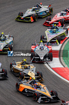 2024-05-25 - 02 VANDOORNE Stoffel (bel), DS Penske, DS E-Tense FE23, action during the 2024 Shanghai ePrix, 8th meeting of the 2023-24 ABB FIA Formula E World Championship, on the Shanghai International Circuit from May 24 to 26, 2024 in Shanghai, China - 2024 FORMULA E SHANGHAI EPRIX - FORMULA E - MOTORS