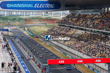 2024-05-25 - 25 VERGNE Jean-Eric (fra), DS Penske, DS E-Tense FE23, 22 ROWLAND Oliver (gbr), Nissan Formula E Team, Nissan e-4ORCE 04, action depart, start during the 2024 Shanghai ePrix, 8th meeting of the 2023-24 ABB FIA Formula E World Championship, on the Shanghai International Circuit from May 24 to 26, 2024 in Shanghai, China - 2024 FORMULA E SHANGHAI EPRIX - FORMULA E - MOTORS