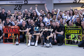 2024-05-25 - Celebration team Jaguar, CASSIDY Nick (nzl), Jaguar TCS Racing, Jaguar I-Type 6, EVANS Mitch (nzl), Jaguar TCS Racing, Jaguar I-Type 6, portrait during the 2024 Shanghai ePrix, 8th meeting of the 2023-24 ABB FIA Formula E World Championship, on the Shanghai International Circuit from May 24 to 26, 2024 in Shanghai, China - 2024 FORMULA E SHANGHAI EPRIX - FORMULA E - MOTORS