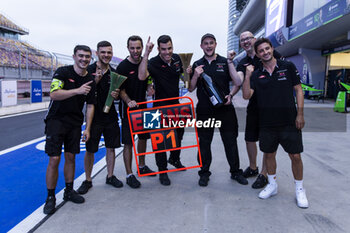 2024-05-25 - Celebration, win, EVANS Mitch (nzl), Jaguar TCS Racing, Jaguar I-Type 6, portrait during the 2024 Shanghai ePrix, 8th meeting of the 2023-24 ABB FIA Formula E World Championship, on the Shanghai International Circuit from May 24 to 26, 2024 in Shanghai, China - 2024 FORMULA E SHANGHAI EPRIX - FORMULA E - MOTORS