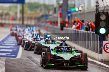 2024-05-25 - 16 BUEMI Sébastien (swi), Envision Racing, Jaguar I-Type 6, action during the 2024 Shanghai ePrix, 8th meeting of the 2023-24 ABB FIA Formula E World Championship, on the Shanghai International Circuit from May 24 to 26, 2024 in Shanghai, China - 2024 FORMULA E SHANGHAI EPRIX - FORMULA E - MOTORS