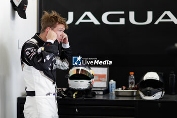 2024-05-26 - CASSIDY Nick (nzl), Jaguar TCS Racing, Jaguar I-Type 6, portrait during the 2024 Shanghai ePrix, 8th meeting of the 2023-24 ABB FIA Formula E World Championship, on the Shanghai International Circuit from May 24 to 26, 2024 in Shanghai, China - 2024 FORMULA E SHANGHAI EPRIX - FORMULA E - MOTORS