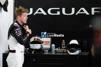 2024-05-26 - CASSIDY Nick (nzl), Jaguar TCS Racing, Jaguar I-Type 6, portrait during the 2024 Shanghai ePrix, 8th meeting of the 2023-24 ABB FIA Formula E World Championship, on the Shanghai International Circuit from May 24 to 26, 2024 in Shanghai, China - 2024 FORMULA E SHANGHAI EPRIX - FORMULA E - MOTORS