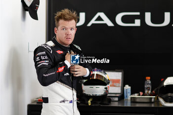 2024-05-26 - CASSIDY Nick (nzl), Jaguar TCS Racing, Jaguar I-Type 6, portrait during the 2024 Shanghai ePrix, 8th meeting of the 2023-24 ABB FIA Formula E World Championship, on the Shanghai International Circuit from May 24 to 26, 2024 in Shanghai, China - 2024 FORMULA E SHANGHAI EPRIX - FORMULA E - MOTORS