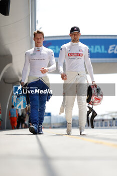 2024-05-26 - DENNIS Jake (gbr), Andretti Global, Porsche 99X Electric, portrait, GUNTHER Maximilian (ger), Maserati MSG Racing, Maserati Tipo Folgore, portrait, during the 2024 Shanghai ePrix, 8th meeting of the 2023-24 ABB FIA Formula E World Championship, on the Shanghai International Circuit from May 24 to 26, 2024 in Shanghai, China - 2024 FORMULA E SHANGHAI EPRIX - FORMULA E - MOTORS