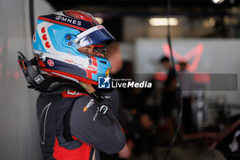 2024-05-26 - DE VRIES Nyck (nld), Mahindra Racing, Mahindra M9Electro, portrait during the 2024 Shanghai ePrix, 8th meeting of the 2023-24 ABB FIA Formula E World Championship, on the Shanghai International Circuit from May 24 to 26, 2024 in Shanghai, China - 2024 FORMULA E SHANGHAI EPRIX - FORMULA E - MOTORS