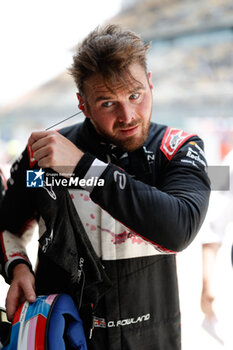 2024-05-26 - ROWLAND Oliver (gbr), Nissan Formula E Team, Nissan e-4ORCE 04, portrait during the 2024 Shanghai ePrix, 8th meeting of the 2023-24 ABB FIA Formula E World Championship, on the Shanghai International Circuit from May 24 to 26, 2024 in Shanghai, China - 2024 FORMULA E SHANGHAI EPRIX - FORMULA E - MOTORS