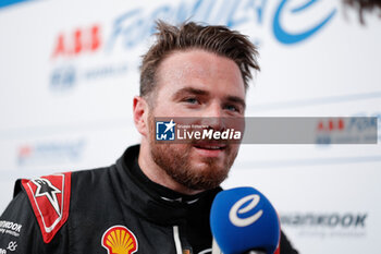 2024-05-26 - ROWLAND Oliver (gbr), Nissan Formula E Team, Nissan e-4ORCE 04, portrait during the 2024 Shanghai ePrix, 8th meeting of the 2023-24 ABB FIA Formula E World Championship, on the Shanghai International Circuit from May 24 to 26, 2024 in Shanghai, China - 2024 FORMULA E SHANGHAI EPRIX - FORMULA E - MOTORS