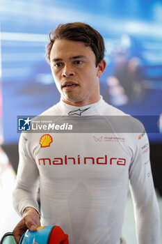 2024-05-26 - DE VRIES Nyck (nld), Mahindra Racing, Mahindra M9Electro, portrait during the 2024 Shanghai ePrix, 8th meeting of the 2023-24 ABB FIA Formula E World Championship, on the Shanghai International Circuit from May 24 to 26, 2024 in Shanghai, China - 2024 FORMULA E SHANGHAI EPRIX - FORMULA E - MOTORS