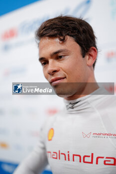 2024-05-26 - DE VRIES Nyck (nld), Mahindra Racing, Mahindra M9Electro, portrait during the 2024 Shanghai ePrix, 8th meeting of the 2023-24 ABB FIA Formula E World Championship, on the Shanghai International Circuit from May 24 to 26, 2024 in Shanghai, China - 2024 FORMULA E SHANGHAI EPRIX - FORMULA E - MOTORS