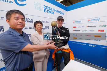 2024-05-26 - HUGHES Jake (gbr), NEOM McLaren Formula E Team, Nissan e-4ORCE 04, portrait, pole position, during the 2024 Shanghai ePrix, 8th meeting of the 2023-24 ABB FIA Formula E World Championship, on the Shanghai International Circuit from May 24 to 26, 2024 in Shanghai, China - 2024 FORMULA E SHANGHAI EPRIX - FORMULA E - MOTORS