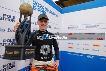 2024-05-26 - HUGHES Jake (gbr), NEOM McLaren Formula E Team, Nissan e-4ORCE 04, portrait, pole position, during the 2024 Shanghai ePrix, 8th meeting of the 2023-24 ABB FIA Formula E World Championship, on the Shanghai International Circuit from May 24 to 26, 2024 in Shanghai, China - 2024 FORMULA E SHANGHAI EPRIX - FORMULA E - MOTORS