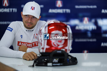 2024-05-26 - DENNIS Jake (gbr), Andretti Global, Porsche 99X Electric, portrait during the 2024 Shanghai ePrix, 8th meeting of the 2023-24 ABB FIA Formula E World Championship, on the Shanghai International Circuit from May 24 to 26, 2024 in Shanghai, China - 2024 FORMULA E SHANGHAI EPRIX - FORMULA E - MOTORS