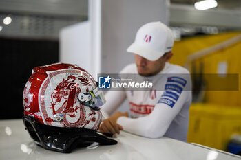 2024-05-26 - DENNIS Jake (gbr), Andretti Global, Porsche 99X Electric, portrait during the 2024 Shanghai ePrix, 8th meeting of the 2023-24 ABB FIA Formula E World Championship, on the Shanghai International Circuit from May 24 to 26, 2024 in Shanghai, China - 2024 FORMULA E SHANGHAI EPRIX - FORMULA E - MOTORS