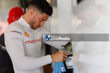 2024-05-26 - MORTARA Edoardo (swi), Mahindra Racing, Mahindra M9Electro, portrait during the 2024 Shanghai ePrix, 8th meeting of the 2023-24 ABB FIA Formula E World Championship, on the Shanghai International Circuit from May 24 to 26, 2024 in Shanghai, China - 2024 FORMULA E SHANGHAI EPRIX - FORMULA E - MOTORS