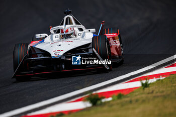 2024-05-26 - 01 DENNIS Jake (gbr), Andretti Global, Porsche 99X Electric, action during the 2024 Shanghai ePrix, 8th meeting of the 2023-24 ABB FIA Formula E World Championship, on the Shanghai International Circuit from May 24 to 26, 2024 in Shanghai, China - 2024 FORMULA E SHANGHAI EPRIX - FORMULA E - MOTORS