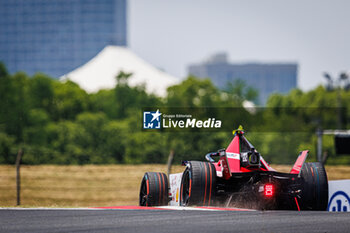 2024-05-26 - 22 ROWLAND Oliver (gbr), Nissan Formula E Team, Nissan e-4ORCE 04, action during the 2024 Shanghai ePrix, 8th meeting of the 2023-24 ABB FIA Formula E World Championship, on the Shanghai International Circuit from May 24 to 26, 2024 in Shanghai, China - 2024 FORMULA E SHANGHAI EPRIX - FORMULA E - MOTORS