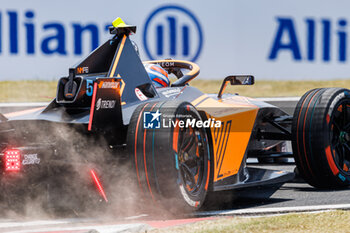 2024-05-26 - 05 HUGHES Jake (gbr), NEOM McLaren Formula E Team, Nissan e-4ORCE 04, action during the 2024 Shanghai ePrix, 8th meeting of the 2023-24 ABB FIA Formula E World Championship, on the Shanghai International Circuit from May 24 to 26, 2024 in Shanghai, China - 2024 FORMULA E SHANGHAI EPRIX - FORMULA E - MOTORS