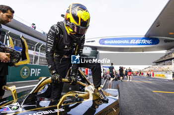 2024-05-26 - VANDOORNE Stoffel (bel), DS Penske, DS E-Tense FE23, portrait during the 2024 Shanghai ePrix, 8th meeting of the 2023-24 ABB FIA Formula E World Championship, on the Shanghai International Circuit from May 24 to 26, 2024 in Shanghai, China - 2024 FORMULA E SHANGHAI EPRIX - FORMULA E - MOTORS