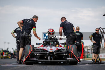 2024-05-26 - WEHRLEIN Pascal (ger), TAG HEUER Porsche Formula E Team, Porsche 99X Electric, portrait grille de depart, starting grid, during the 2024 Shanghai ePrix, 8th meeting of the 2023-24 ABB FIA Formula E World Championship, on the Shanghai International Circuit from May 24 to 26, 2024 in Shanghai, China - 2024 FORMULA E SHANGHAI EPRIX - FORMULA E - MOTORS