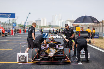 2024-05-26 - VERGNE Jean-Eric (fra), DS Penske, DS E-Tense FE23, portrait grille de depart, starting grid, during the 2024 Shanghai ePrix, 8th meeting of the 2023-24 ABB FIA Formula E World Championship, on the Shanghai International Circuit from May 24 to 26, 2024 in Shanghai, China - 2024 FORMULA E SHANGHAI EPRIX - FORMULA E - MOTORS