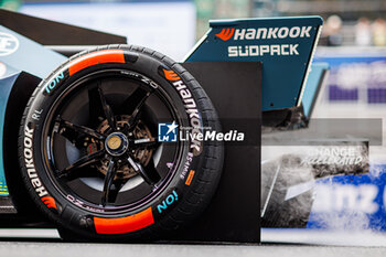 2024-05-26 - hankook, tyre, tire, grille de depart, starting grid, during the 2024 Shanghai ePrix, 8th meeting of the 2023-24 ABB FIA Formula E World Championship, on the Shanghai International Circuit from May 24 to 26, 2024 in Shanghai, China - 2024 FORMULA E SHANGHAI EPRIX - FORMULA E - MOTORS