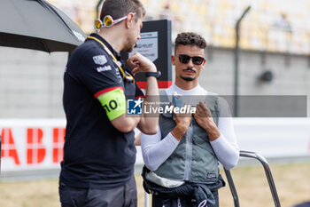 2024-05-26 - WEHRLEIN Pascal (ger), TAG HEUER Porsche Formula E Team, Porsche 99X Electric, portrait grille de depart, starting grid, during the 2024 Shanghai ePrix, 8th meeting of the 2023-24 ABB FIA Formula E World Championship, on the Shanghai International Circuit from May 24 to 26, 2024 in Shanghai, China - 2024 FORMULA E SHANGHAI EPRIX - FORMULA E - MOTORS