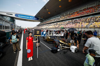 2024-05-26 - 02 VANDOORNE Stoffel (bel), DS Penske, DS E-Tense FE23, action grille de depart, starting grid, during the 2024 Shanghai ePrix, 8th meeting of the 2023-24 ABB FIA Formula E World Championship, on the Shanghai International Circuit from May 24 to 26, 2024 in Shanghai, China - 2024 FORMULA E SHANGHAI EPRIX - FORMULA E - MOTORS