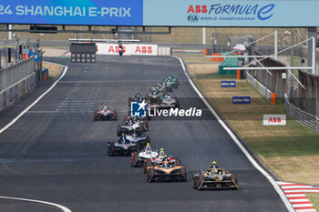 2024-05-26 - 02 VANDOORNE Stoffel (bel), DS Penske, DS E-Tense FE23, action, 05 HUGHES Jake (gbr), NEOM McLaren Formula E Team, Nissan e-4ORCE 04, action, during the 2024 Shanghai ePrix, 8th meeting of the 2023-24 ABB FIA Formula E World Championship, on the Shanghai International Circuit from May 24 to 26, 2024 in Shanghai, China - 2024 FORMULA E SHANGHAI EPRIX - FORMULA E - MOTORS