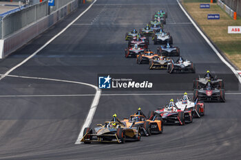 2024-05-26 - 02 VANDOORNE Stoffel (bel), DS Penske, DS E-Tense FE23, action, 05 HUGHES Jake (gbr), NEOM McLaren Formula E Team, Nissan e-4ORCE 04, action, during the 2024 Shanghai ePrix, 8th meeting of the 2023-24 ABB FIA Formula E World Championship, on the Shanghai International Circuit from May 24 to 26, 2024 in Shanghai, China - 2024 FORMULA E SHANGHAI EPRIX - FORMULA E - MOTORS