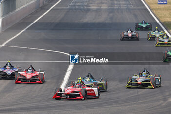 2024-05-26 - 22 ROWLAND Oliver (gbr), Nissan Formula E Team, Nissan e-4ORCE 04, action, 23 FENESTRAZ Sacha (fra), Nissan Formula E Team, Nissan e-4ORCE 04, action, during the 2024 Shanghai ePrix, 8th meeting of the 2023-24 ABB FIA Formula E World Championship, on the Shanghai International Circuit from May 24 to 26, 2024 in Shanghai, China - 2024 FORMULA E SHANGHAI EPRIX - FORMULA E - MOTORS