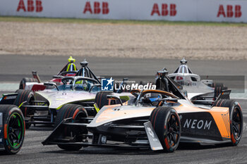 2024-05-26 - 05 HUGHES Jake (gbr), NEOM McLaren Formula E Team, Nissan e-4ORCE 04, action during the 2024 Shanghai ePrix, 8th meeting of the 2023-24 ABB FIA Formula E World Championship, on the Shanghai International Circuit from May 24 to 26, 2024 in Shanghai, China - 2024 FORMULA E SHANGHAI EPRIX - FORMULA E - MOTORS