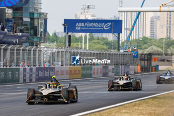 2024-05-26 - 02 VANDOORNE Stoffel (bel), DS Penske, DS E-Tense FE23, action, 25 VERGNE Jean-Eric (fra), DS Penske, DS E-Tense FE23, action, during the 2024 Shanghai ePrix, 8th meeting of the 2023-24 ABB FIA Formula E World Championship, on the Shanghai International Circuit from May 24 to 26, 2024 in Shanghai, China - 2024 FORMULA E SHANGHAI EPRIX - FORMULA E - MOTORS