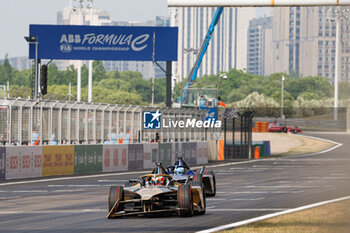 2024-05-26 - 25 VERGNE Jean-Eric (fra), DS Penske, DS E-Tense FE23, action arrivee, finish line, during the 2024 Shanghai ePrix, 8th meeting of the 2023-24 ABB FIA Formula E World Championship, on the Shanghai International Circuit from May 24 to 26, 2024 in Shanghai, China - 2024 FORMULA E SHANGHAI EPRIX - FORMULA E - MOTORS