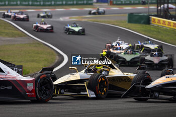 2024-05-26 - 02 VANDOORNE Stoffel (bel), DS Penske, DS E-Tense FE23, action during the 2024 Shanghai ePrix, 8th meeting of the 2023-24 ABB FIA Formula E World Championship, on the Shanghai International Circuit from May 24 to 26, 2024 in Shanghai, China - 2024 FORMULA E SHANGHAI EPRIX - FORMULA E - MOTORS