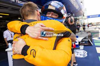 2024-05-26 - HUGHES Jake (gbr), NEOM McLaren Formula E Team, Nissan e-4ORCE 04, portrait during the 2024 Shanghai ePrix, 8th meeting of the 2023-24 ABB FIA Formula E World Championship, on the Shanghai International Circuit from May 24 to 26, 2024 in Shanghai, China - 2024 FORMULA E SHANGHAI EPRIX - FORMULA E - MOTORS