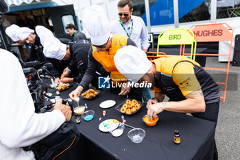 2024-06-27 - BIRD Sam (gbr), NEOM McLaren Formula E Team, Nissan e-4ORCE 04, portrait HUGHES Jake (gbr), NEOM McLaren Formula E Team, Nissan e-4ORCE 04, portrait during the 2024 Portland ePrix, 9th meeting of the 2023-24 ABB FIA Formula E World Championship, on the Portland International Raceway from June 28 to 30, 2024 in Portland, United States of America - 2024 FORMULA E PORTLAND EPRIX - FORMULA E - MOTORS