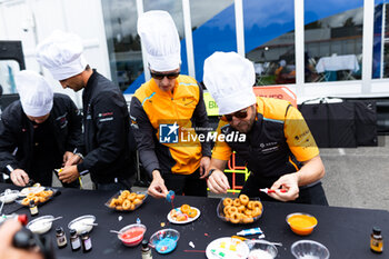 2024-06-27 - BIRD Sam (gbr), NEOM McLaren Formula E Team, Nissan e-4ORCE 04, portrait HUGHES Jake (gbr), NEOM McLaren Formula E Team, Nissan e-4ORCE 04, portrait during the 2024 Portland ePrix, 9th meeting of the 2023-24 ABB FIA Formula E World Championship, on the Portland International Raceway from June 28 to 30, 2024 in Portland, United States of America - 2024 FORMULA E PORTLAND EPRIX - FORMULA E - MOTORS