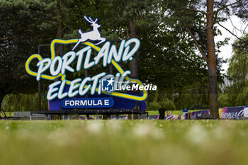 2024-06-27 - Portland Electric sign during the 2024 Portland ePrix, 9th meeting of the 2023-24 ABB FIA Formula E World Championship, on the Portland International Raceway from June 28 to 30, 2024 in Portland, United States of America - 2024 FORMULA E PORTLAND EPRIX - FORMULA E - MOTORS