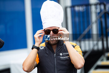 2024-06-27 - BIRD Sam (gbr), NEOM McLaren Formula E Team, Nissan e-4ORCE 04, portrait during the 2024 Portland ePrix, 9th meeting of the 2023-24 ABB FIA Formula E World Championship, on the Portland International Raceway from June 28 to 30, 2024 in Portland, United States of America - 2024 FORMULA E PORTLAND EPRIX - FORMULA E - MOTORS