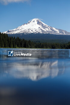 2024-06-26 - landscape, paysage, TRILLIUM LAKE, Mount HOOD, during the 2024 Portland ePrix, 9th meeting of the 2023-24 ABB FIA Formula E World Championship, on the Portland International Raceway from June 28 to 30, 2024 in Portland, United States of America - 2024 FORMULA E PORTLAND EPRIX - FORMULA E - MOTORS