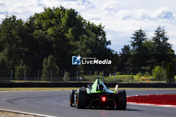 2024-06-29 - 16 BUEMI Sébastien (swi), Envision Racing, Jaguar I-Type 6, action during the 2024 Portland ePrix, 9th meeting of the 2023-24 ABB FIA Formula E World Championship, on the Portland International Raceway from June 28 to 30, 2024 in Portland, United States of America - 2024 FORMULA E PORTLAND EPRIX - FORMULA E - MOTORS